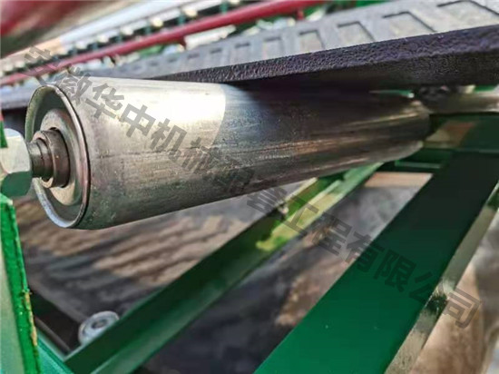  rollers of the conveyor equipment 